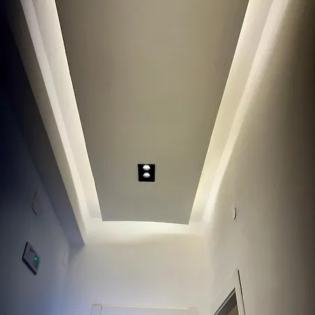 Polly's House נאפולי